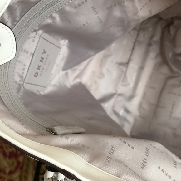 New…DKNY white shoulder bag…silver chains design front and back…lots of room - Picture 8 of 9